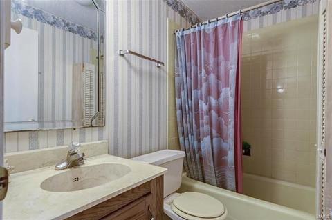 425 Glenmeadow Dr, Ballwin, MO 63011 photo 22