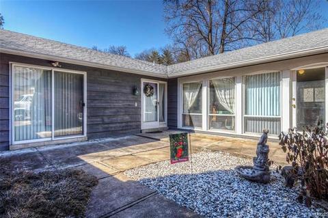 425 Glenmeadow Dr, Ballwin, MO 63011 photo 1