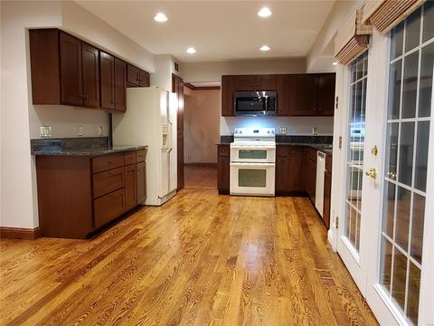 207 Hollytree Ct, Ballwin, MO 63021 photo 9
