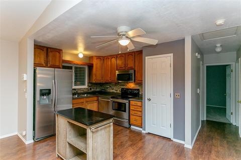 1813 Pebble Brook Dr, O'fallon, MO 63366 photo 3