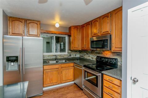 1813 Pebble Brook Dr, O'fallon, MO 63366 photo 4