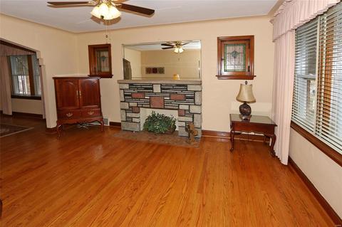 5745 Gresham Ave, Saint Louis, MO 63109 photo 4