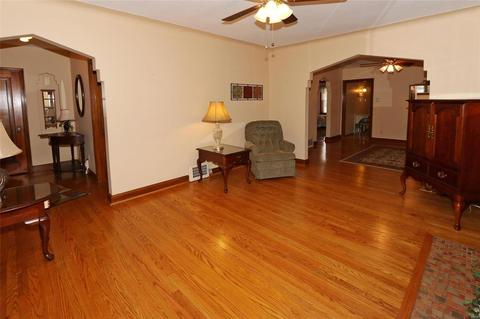 5745 Gresham Ave, Saint Louis, MO 63109 photo 6