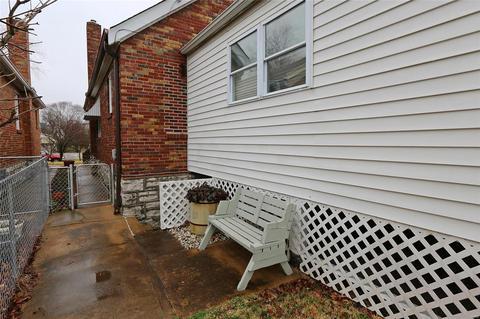5745 Gresham Ave, Saint Louis, MO 63109 photo 25