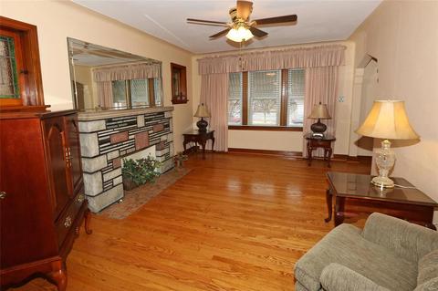 5745 Gresham Ave, Saint Louis, MO 63109 photo 5