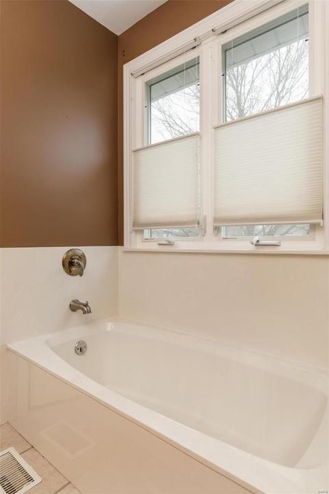 717 Westbrooke Terrace Dr, Ballwin, MO 63021 photo 15