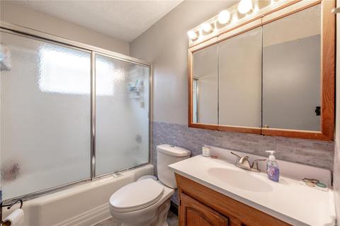 10855 Spring Ave, Saint Ann, MO 63074 photo 4