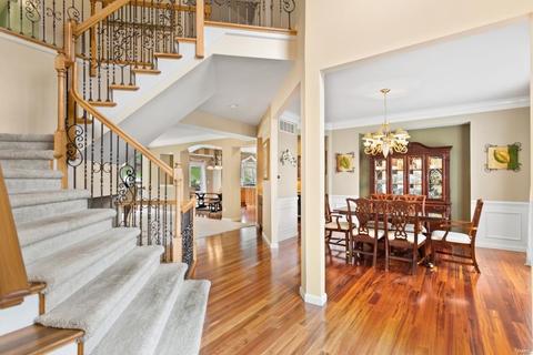 999 Kiefer Trails Dr, Ballwin, MO 63021 photo 2