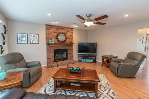 1151 Oak Borough Dr, Ballwin, MO 63021 photo 6