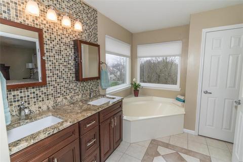 1151 Oak Borough Dr, Ballwin, MO 63021 photo 24