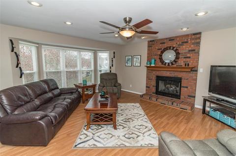 1151 Oak Borough Dr, Ballwin, MO 63021 photo 5