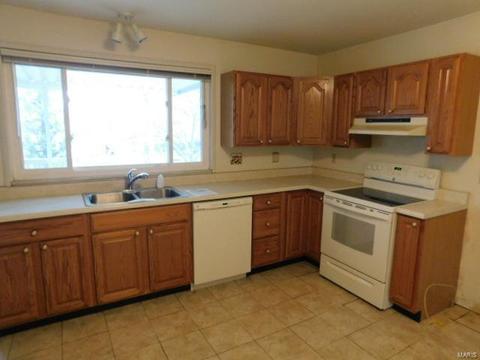 300 Oakfield Dr, Ballwin, MO 63021 photo 6