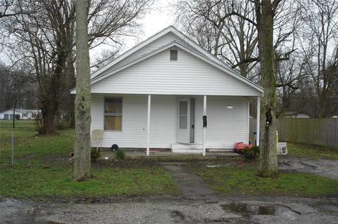 1006 E Center St, Benton, IL 62812 photo 1