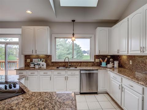 1096 Bristol Mnr, Ballwin, MO 63011 photo 24