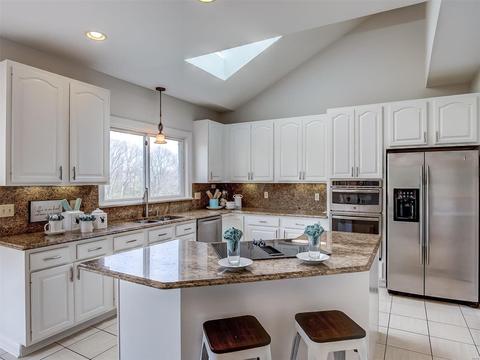 1096 Bristol Mnr, Ballwin, MO 63011 photo 22