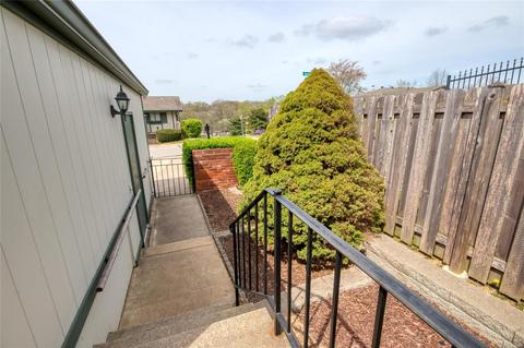 976 Barbizon, Manchester, MO 63021 photo 3