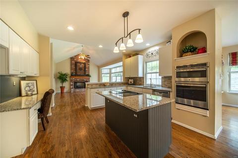 294 Dickens Farm Ln, Ballwin, MO 63021 photo 9