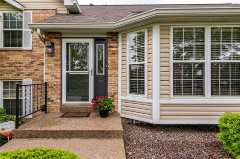 5280 Roanoke Dr, Weldon Spring, MO 63304 photo 3