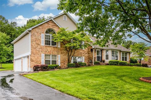 5280 Roanoke Dr, Weldon Spring, MO 63304 photo 2