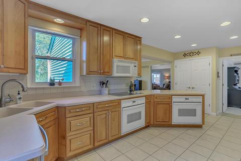 515 Nottingham Dr, Ballwin, MO 63011 photo 4