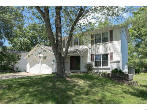 355 Palermo, Ballwin, MO 63021 photo 2