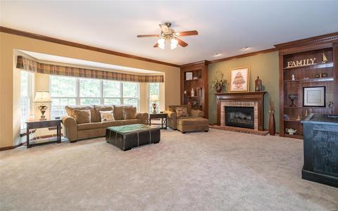 828 Castle Pines Dr, Ballwin, MO 63021 photo 5