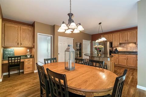 828 Castle Pines Dr, Ballwin, MO 63021 photo 12
