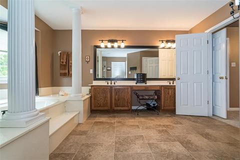 828 Castle Pines Dr, Ballwin, MO 63021 photo 28