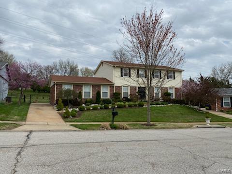 894 Rusticmanor Cir, Ballwin, MO 63011 photo 1