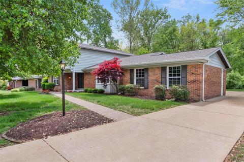 328 Algonquin Dr, Ballwin, MO 63011 photo 2