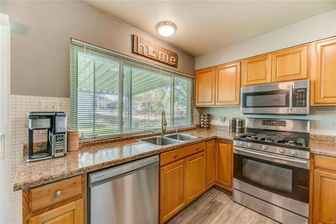 542 Blazedwood Dr, Ballwin, MO 63021 photo 3