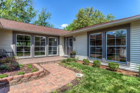 371 Greenmore Dr, Ballwin, MO 63011 photo 3