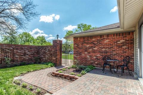 371 Greenmore Dr, Ballwin, MO 63011 photo 1