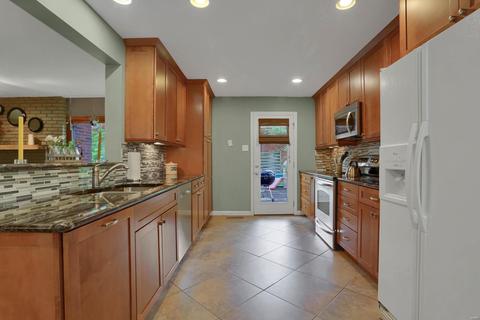 2 Troll Ct, Manchester, MO 63011 photo 9