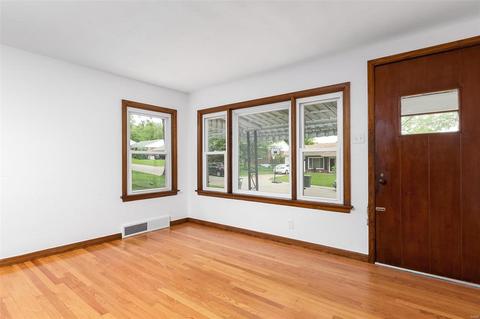 7419 Sharp Ave, Saint Louis, MO 63116 photo 4