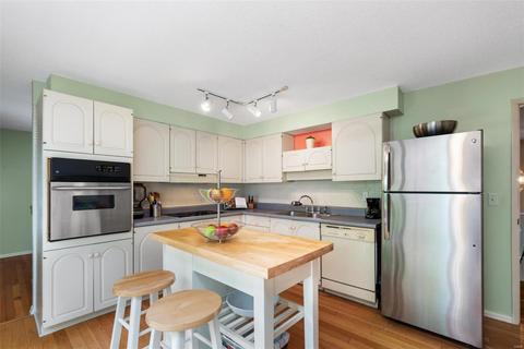 517 Bitterfield Dr, Ballwin, MO 63011 photo 11