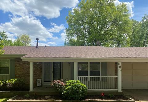 692 Woodrun Ct, Ballwin, MO 63021 photo 1