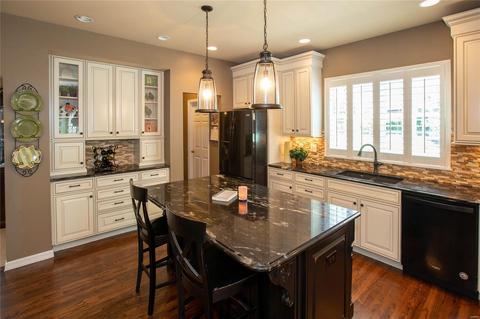 742 Mark Wesley Ln, Ballwin, MO 63021 photo 9