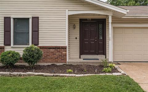 523 Charoak Dr, Ballwin, MO 63021 photo 3