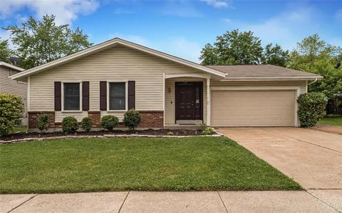523 Charoak Dr, Ballwin, MO 63021 photo 1