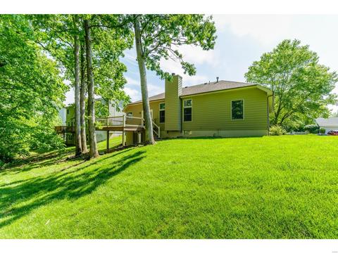 821 Laura Lee Dr, O'fallon, MO 63366 photo 2