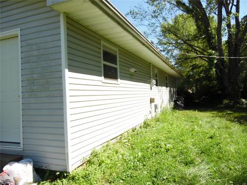 504 Johnson St, Bourbon, MO 65441 photo 3
