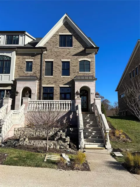 126 Gay Ave, Clayton, MO 63105