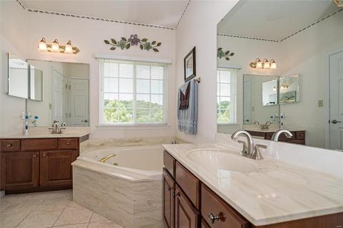 805 Castle Ridge Ct, Ballwin, MO 63021 photo 23
