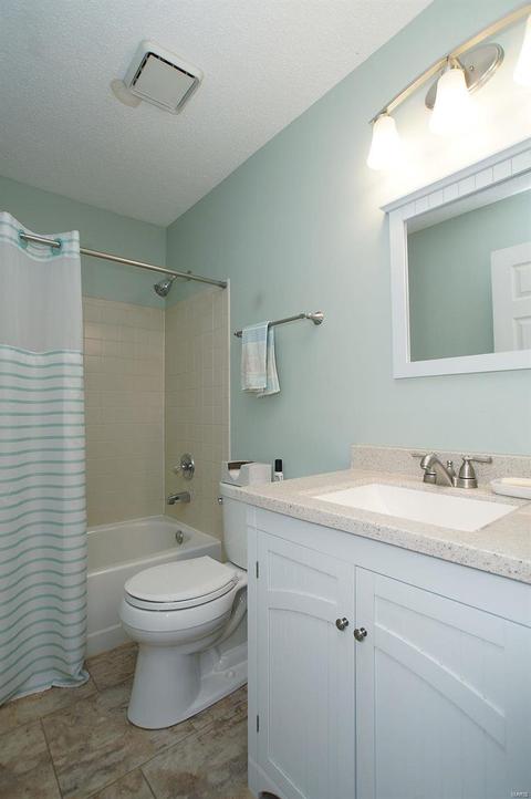 544 Woodlyn Xing, Ballwin, MO 63021 photo 27