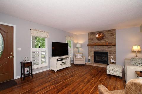 544 Woodlyn Xing, Ballwin, MO 63021 photo 2