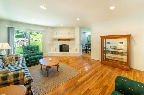 856 Green Lantern Ln, Ballwin, MO 63011 photo 5