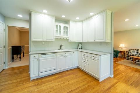 856 Green Lantern Ln, Ballwin, MO 63011 photo 11