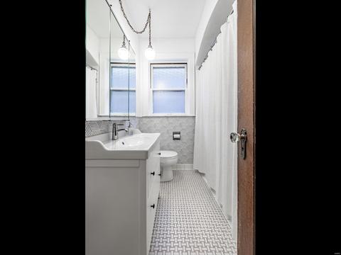 5605 Gresham Ave, Saint Louis, MO 63109 photo 10