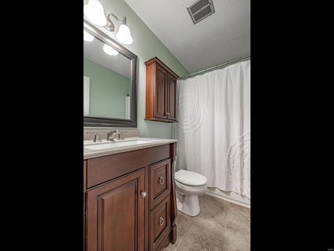 13390 Hiddengarden Ct, Ballwin, MO 63021 photo 17